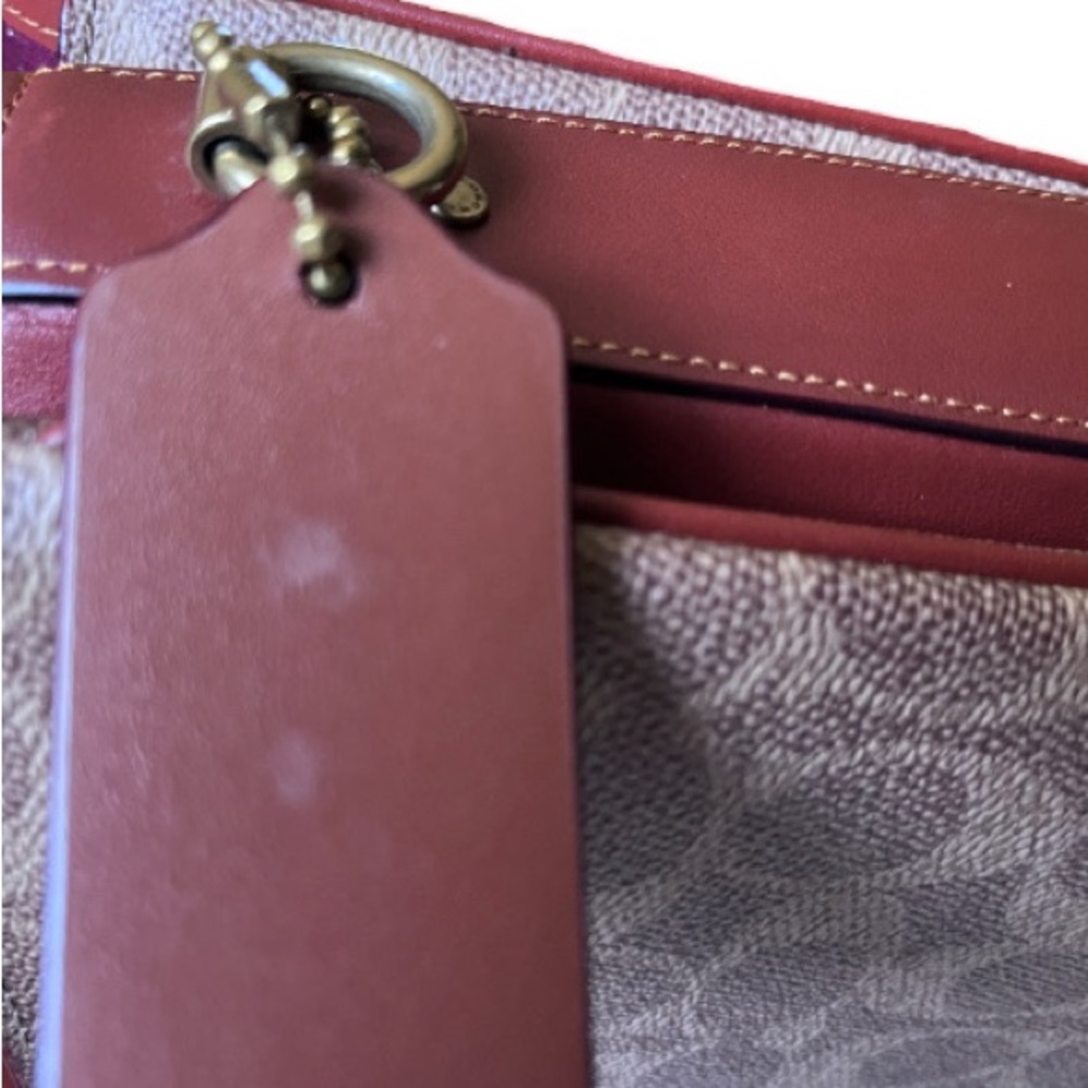 Coach Cassie crossbody signature Canvas like new not tags - Picture 5 of 10